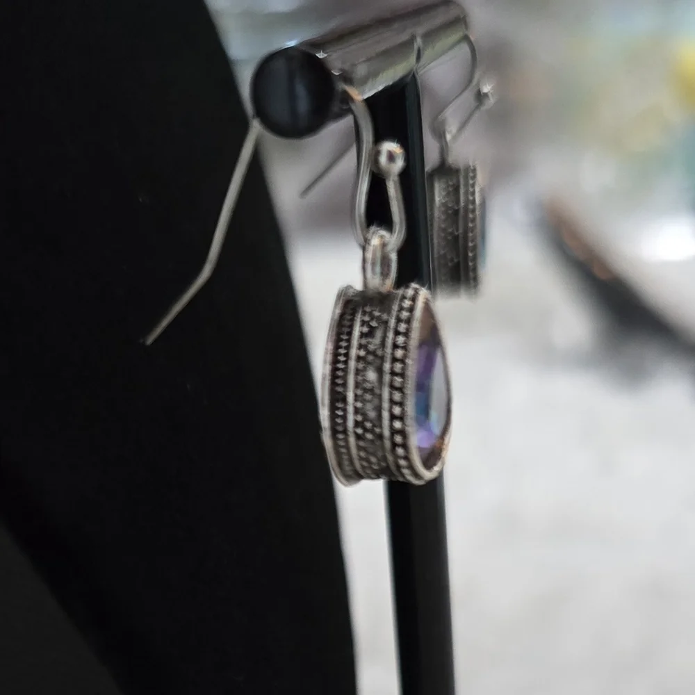 Vibrant Colorful Silver Tone Teardrop Earrings With A Vintage‎ Design